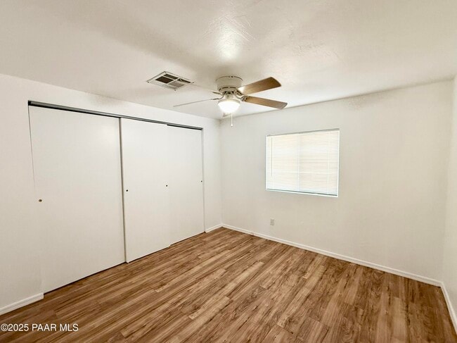 Building Photo - 950 Tumbleweed Dr