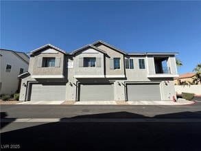 Building Photo - 525 Mossy Cup St