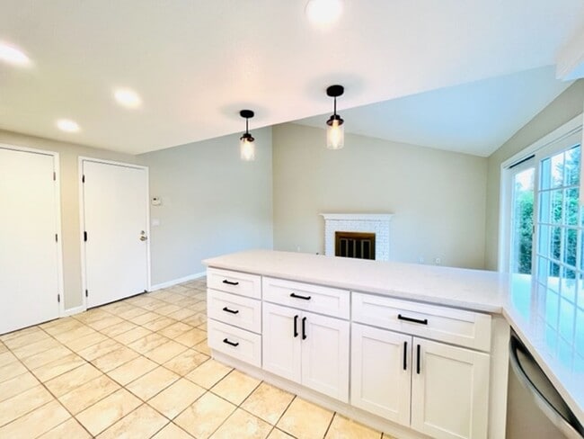 Building Photo - NEWLY RENOVATED- 4BD/2BA, Single-Family Home in Twin Creeks Area of San Ramon- Available NOW!