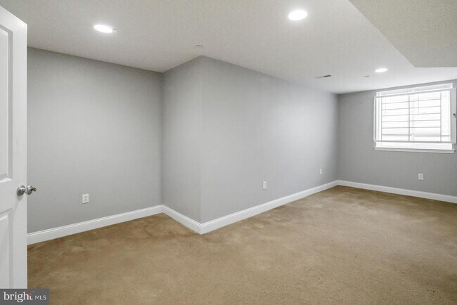 Building Photo - 1940 N Gratz St