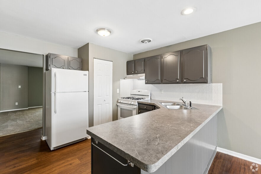 2BR, 2BA - 1080SF - Kitchen - Amherst Manor Apartments