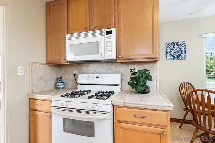 Building Photo - 5833 Estelle St