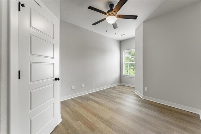 Building Photo - 3305 SW Hillstone Ave