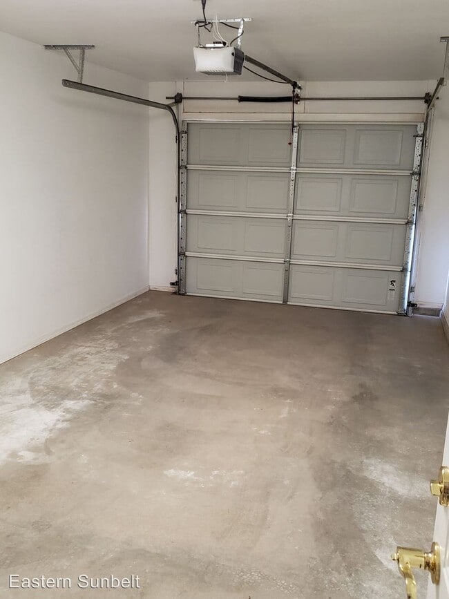 Building Photo - 1901 S Avenue H