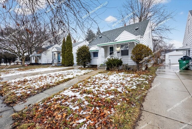 Building Photo - Charming Renovated 3-Bedroom Home for Rent in Eastpointe!