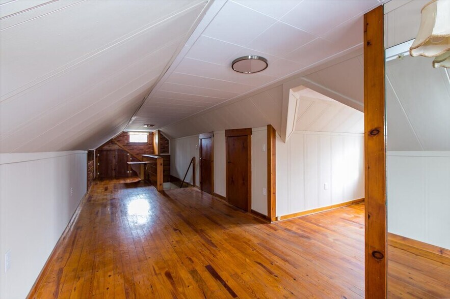 Master bedroom - 148 Niagara Ave