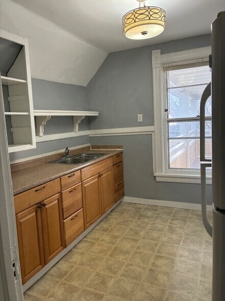 Building Photo - 1046 E Gorham St