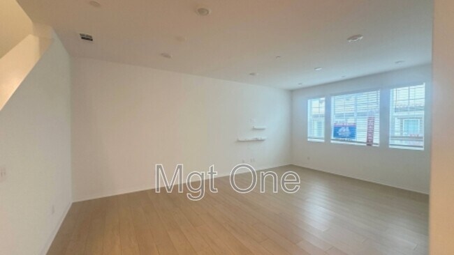 Building Photo - 15988 Lasselle St