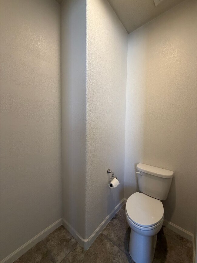 Building Photo - 4 Bedroom Single Story Home Available Near Golf Course Rd & Southern Blvd!