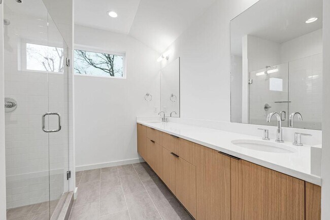 Building Photo - 1244 1st Ave S