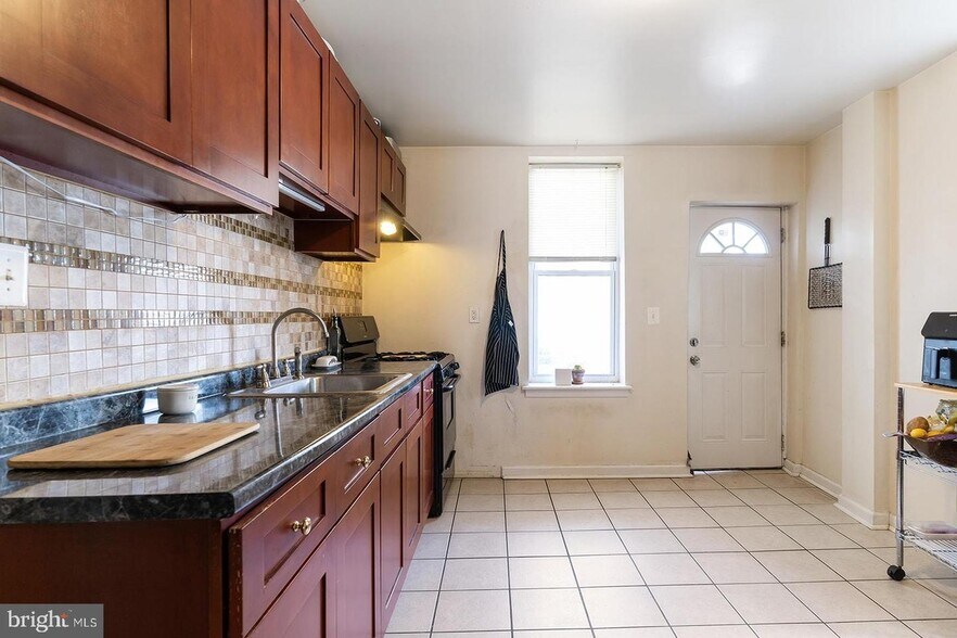 Building Photo - 1636 S 21st St