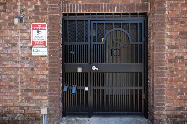 Building Photo - 3001 Cedar St