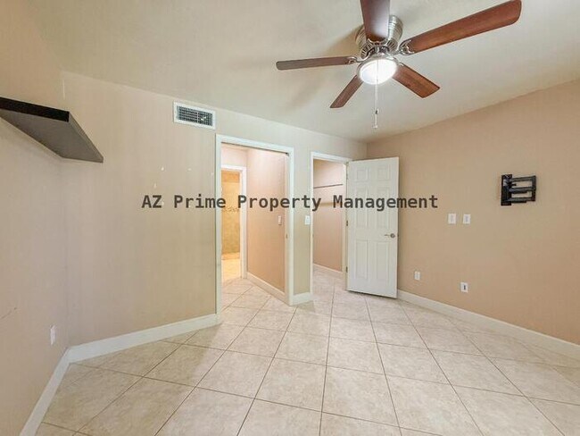 Building Photo - 4642 E Towne Ln