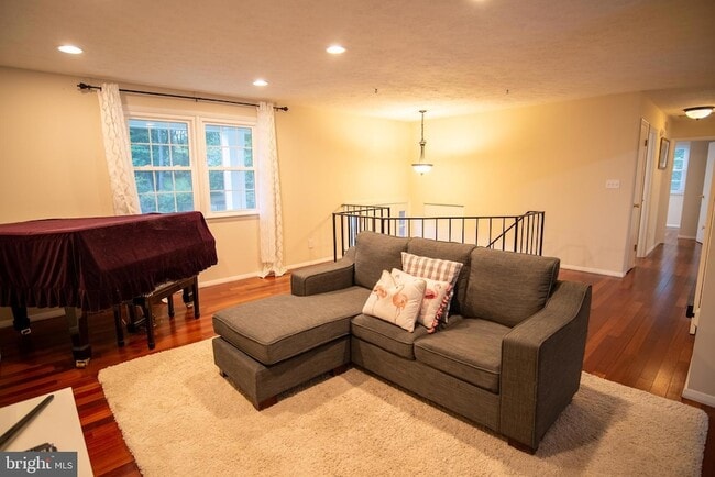 Building Photo - 10038 Chatelaine Cir