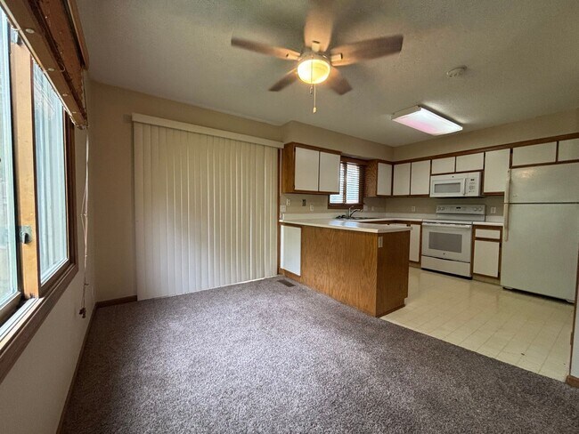 Building Photo - 2135 S 46th Ave