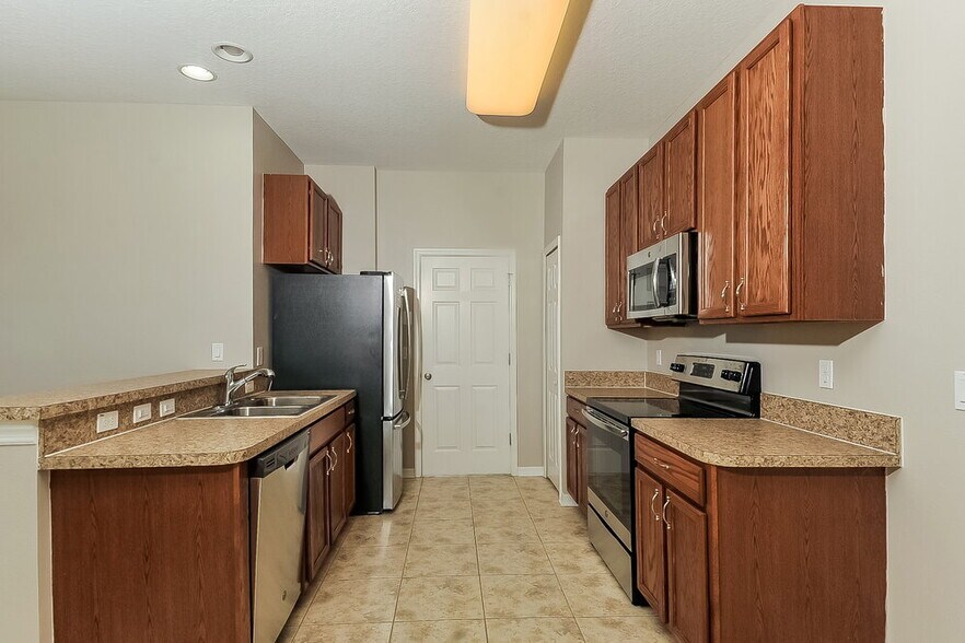 Building Photo - 915 Parker Den Dr
