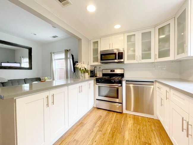 Building Photo - COMING SOON!! Gorgeous Upgraded Home In Glassell Park Area