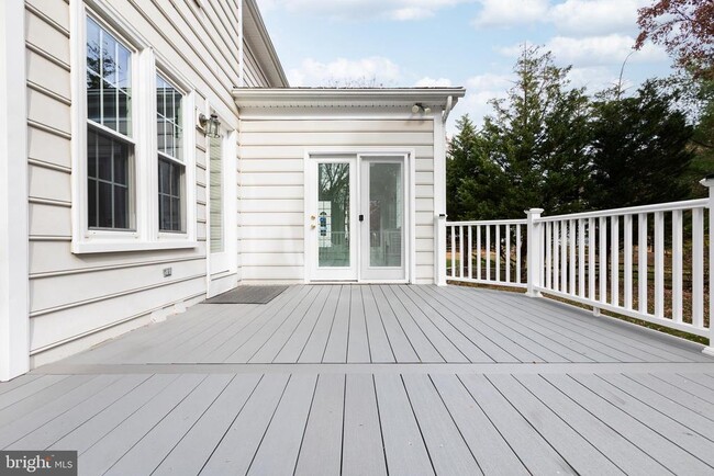 Building Photo - 14209 Floral Park Dr