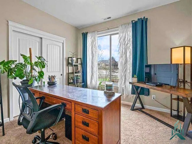 Building Photo - Updated 3 bedroom, 2 bathroom Single-famil...