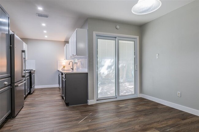 Building Photo - 9014 Slayton Dr