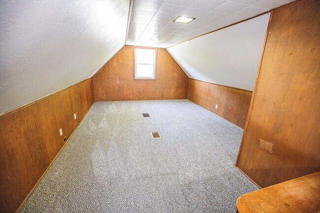 Building Photo - 306 W Crawford Ave