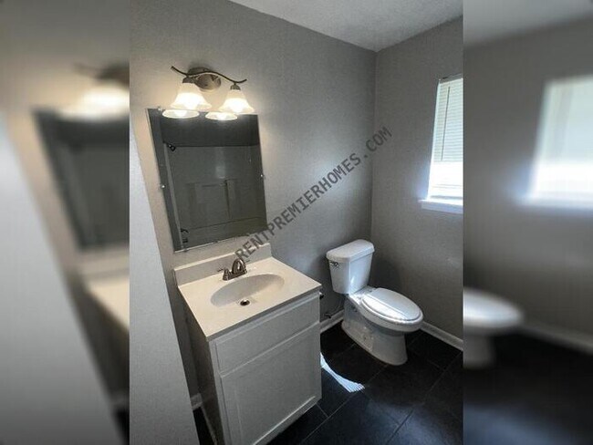 Building Photo - 405 Paula Dr