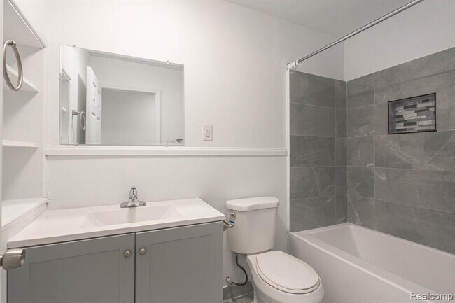 Building Photo - 2475 S Commerce Rd