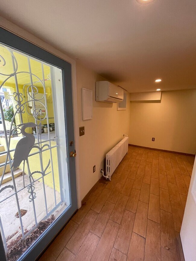 Building Photo - Charming 1928 Row Home for Rent with Modern Amenities — 2 Bedroom 2 Full Bath w/ 2 Half Baths, 2 ...