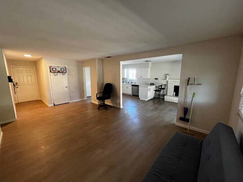 Building Photo - 2333 Zinfandel Dr