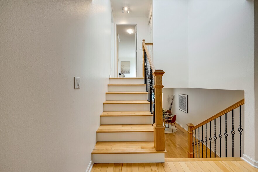 Building Photo - 202 W Olympic Pl