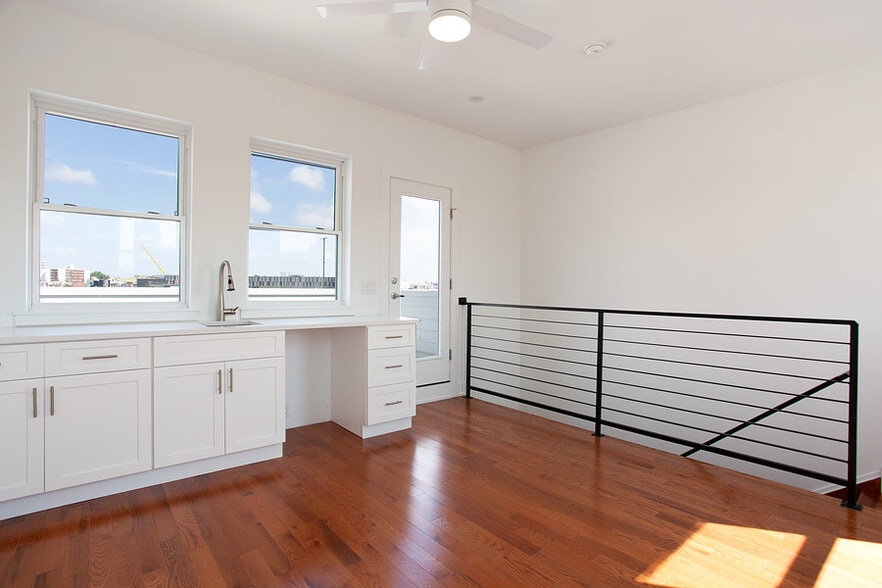 Bonus Room - 146 W Wildey St