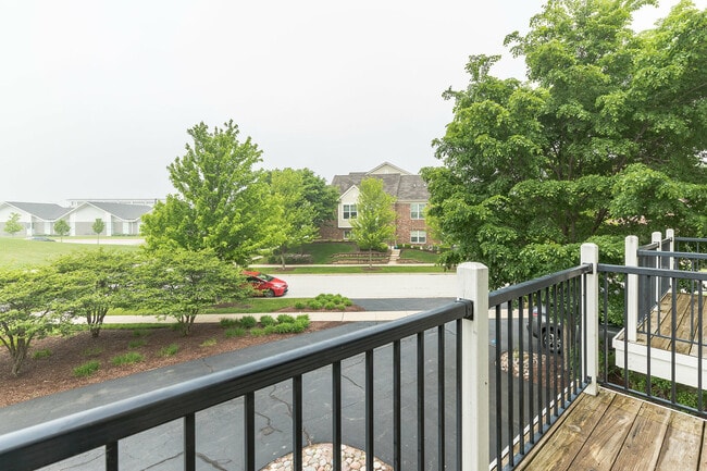 Building Photo - 660 Grosvenor Ln