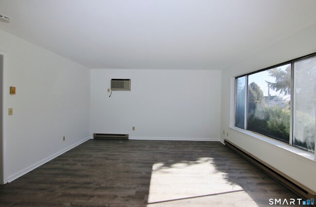 Building Photo - 15 Bungalow Park