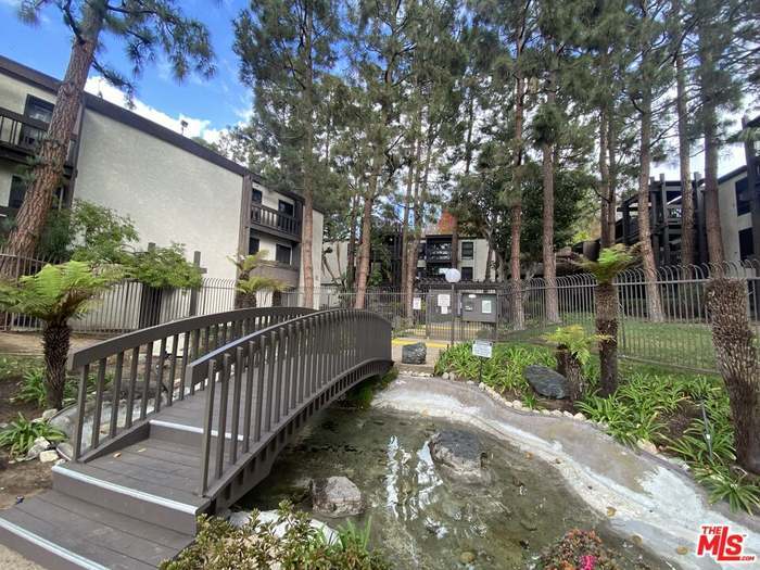 Building Photo - 8650 Gulana Ave