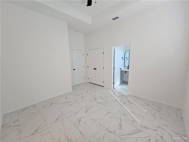 Building Photo - 8 N Revolution St