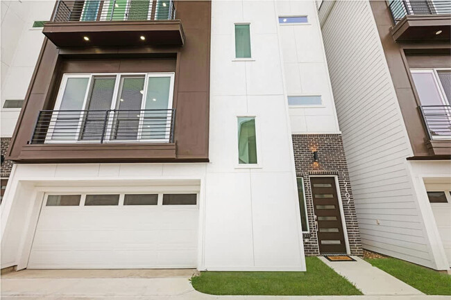 Building Photo - 2107 McGowen St
