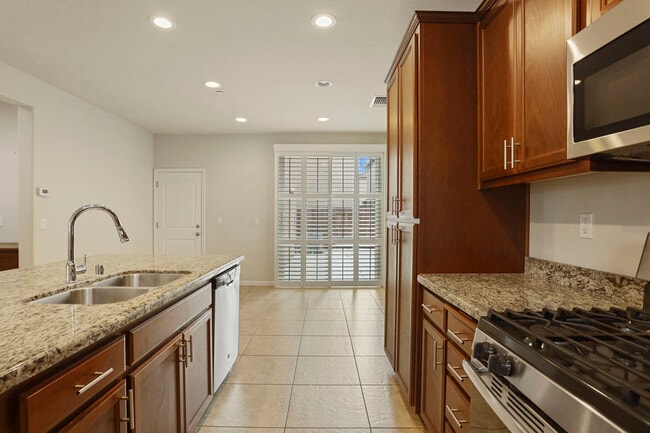 Building Photo - 3920 Purple Finch Ln