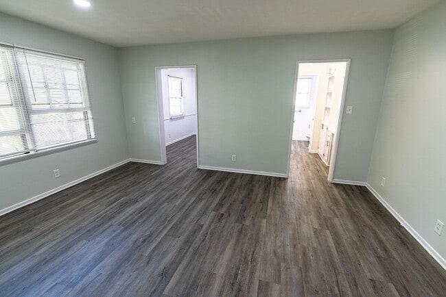 Interior Photo - 7056 Lanewood Ave
