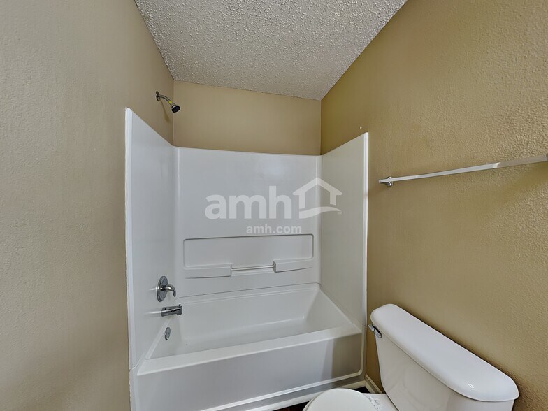 Building Photo - 10621 Inspiration Dr