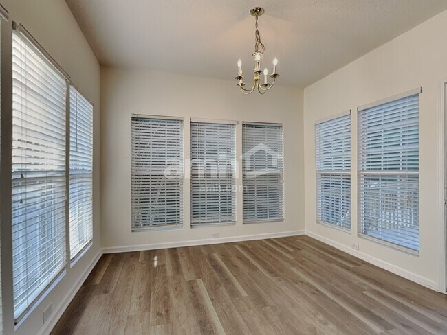 Building Photo - 532 Osborne Rd