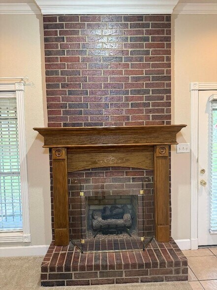 Building Photo - 2405 Tyler Ln