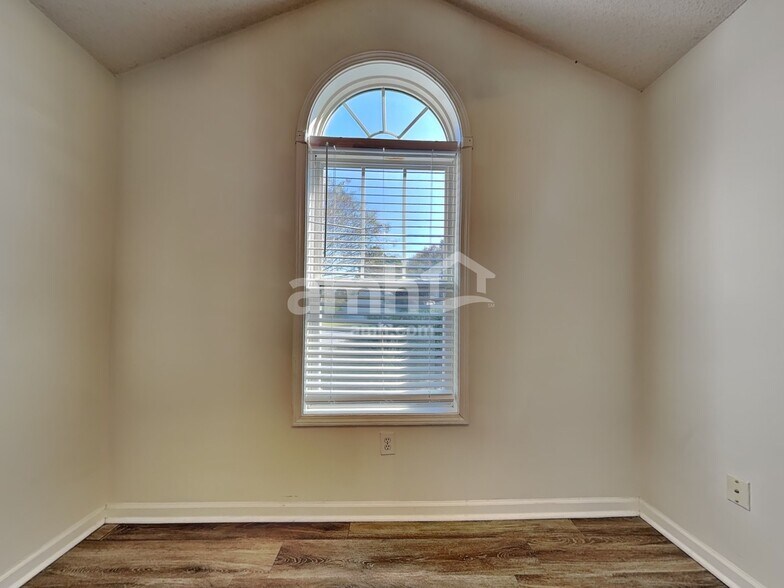 Building Photo - 11 Lake Linden Ct