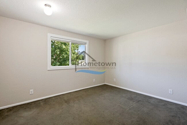 Building Photo - 3 Bedroom 2 Bath home with unique charm right off of 15th in Coeur d'Alene!