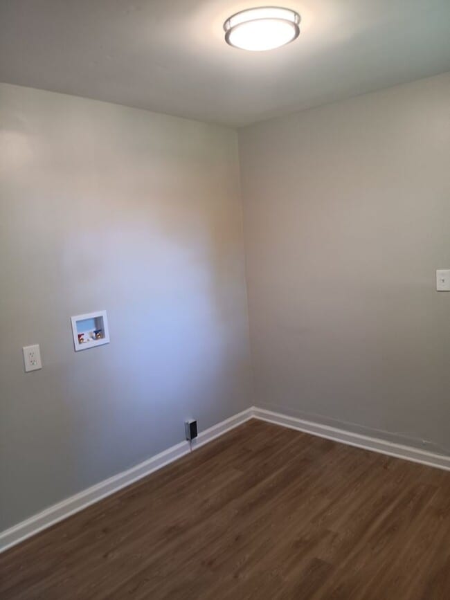 Building Photo - Newly Renovated Home in Quite Neighborhood