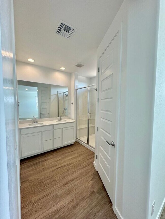 Building Photo - MOVE IN SPECILAS!! New 5-Bedroom Home in Phoenix with Upgrades & Resort-Style Amenities