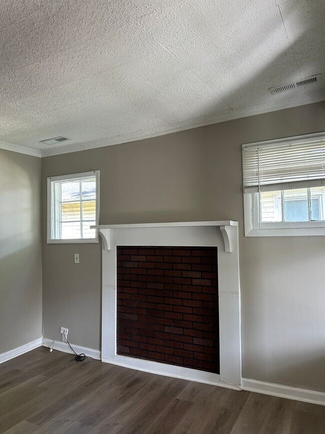 Building Photo - Spacious Four Bedroom Home
