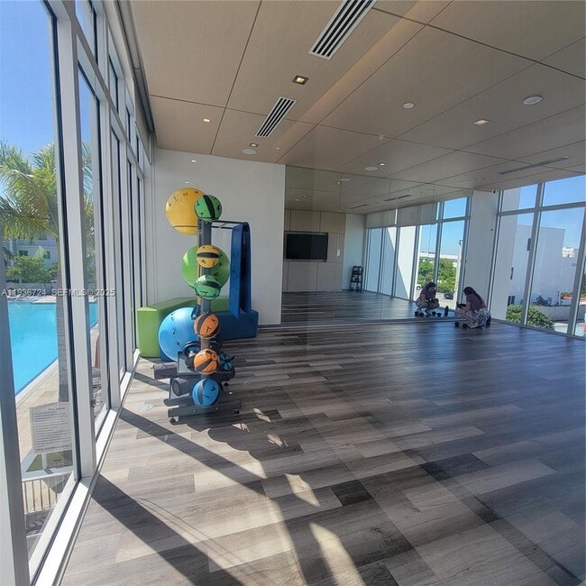 Building Photo - 6412 NW 105th Pl