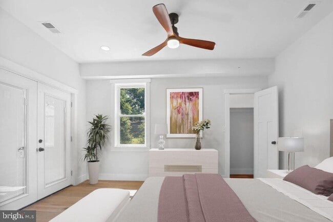 Building Photo - 1524 W Street SE Unit