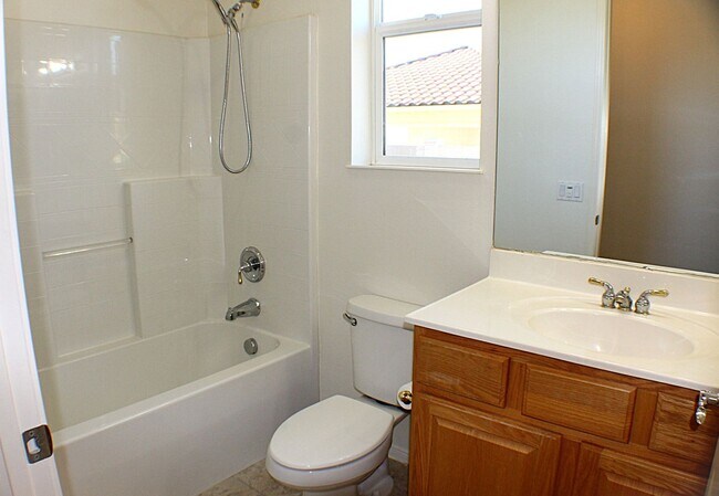 Building Photo - Resort Style Living In Lovely Solera Oaks