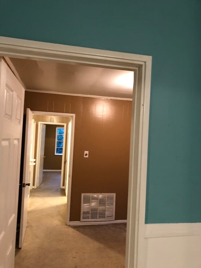 Building Photo - 22 Longview Dr